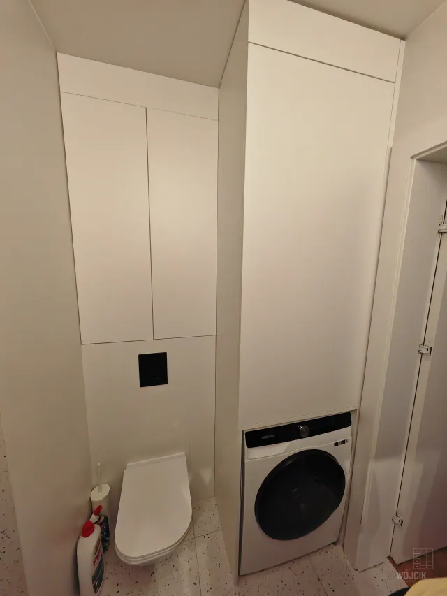 Zabudowa WC z miejscem na pralkę